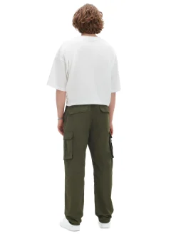 Cropp Spodnie*Ciemnozielone spodnie comfort z paskiem zielony