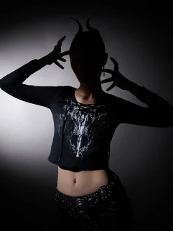 Cropp Koszulki, Topy*Czarna bluzka z wiązaniem i nadrukiem czarny