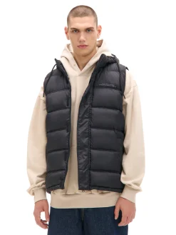 Cropp Kurtki, Płaszcze*Czarna pikowana kamizelka z kapturem czarny