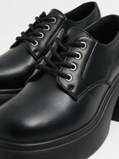 Cropp Półbuty*Czarne loafersy z imitacji skóry czarny