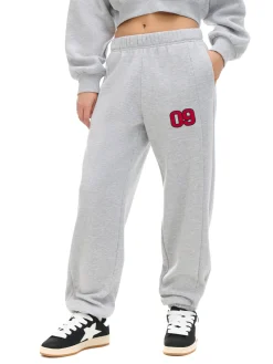 Cropp Spodnie|Sety*Jasnoszare dresowe joggery z naszywką jasnyszary