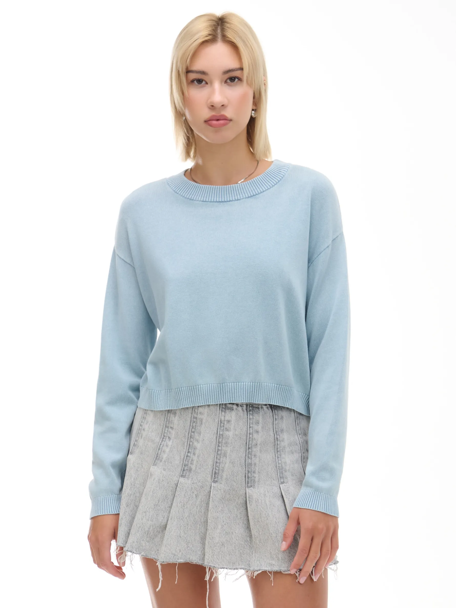 Cropp Swetry*Niebieski sweter z efektem sprania błękitny
