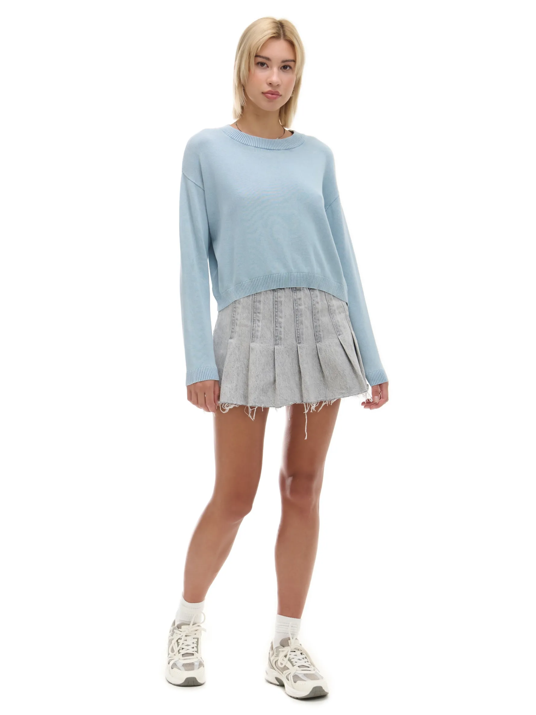 Cropp Swetry*Niebieski sweter z efektem sprania błękitny