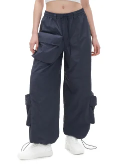 Cropp Spodnie*Spodnie parachute z kieszeniami cargo fioletowy